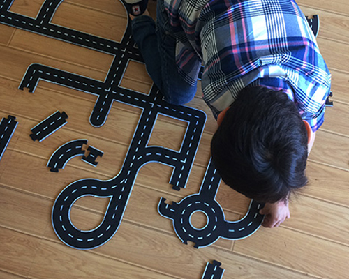 cecilia falcón develops versatile car tracks puzzle for children