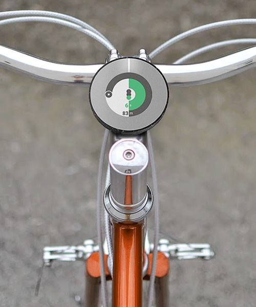 ORION cycling navigation device sits neatly between your handlebars