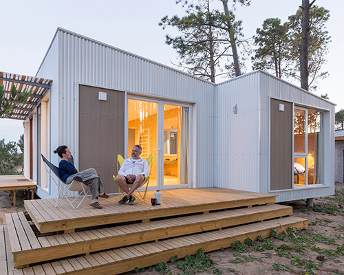 moirëarquitectos constructs steel framed holiday home with corrugated white façade