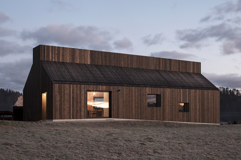 dekleva-gregoric-architects-chimney-house-logatec-slovenia-designboom-01