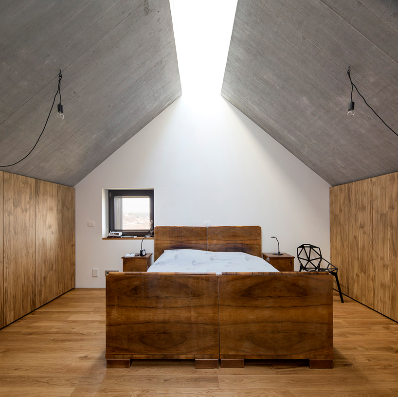dekleva-gregoric-architects-chimney-house-logatec-slovenia-designboom-02