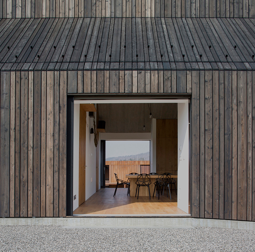dekleva-gregoric-architects-chimney-house-logatec-slovenia-designboom-02