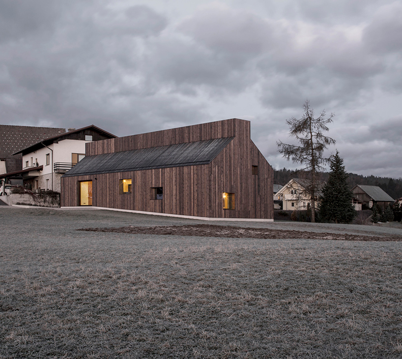 dekleva-gregoric-architects-chimney-house-logatec-slovenia-designboom-02