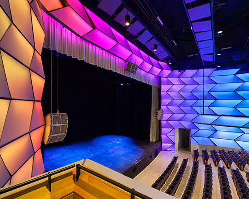 diamond schmitt architects splits 1900-seat theatre into two performance venues