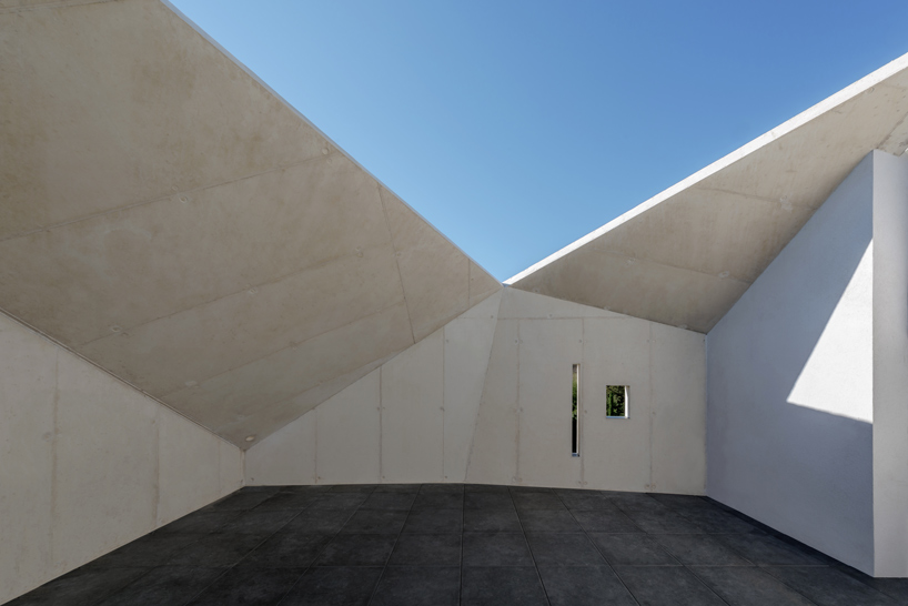 dixneufcentquatrevingtsix-benoit-and-roselyne-house-south-france-designboom-01