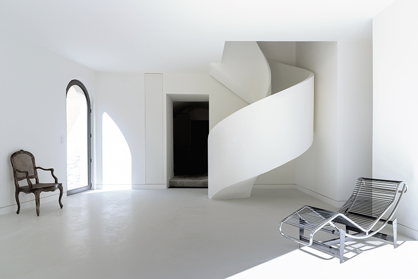 dixneufcentquatrevingtsix-benoit-and-roselyne-house-south-france-designboom-02