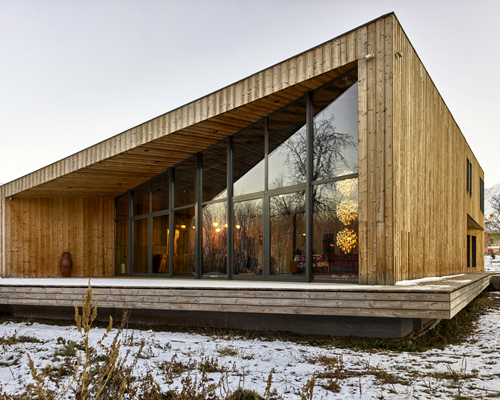 erginoğlu & çalışlar architects' timber-clad KA house for artist in turkey