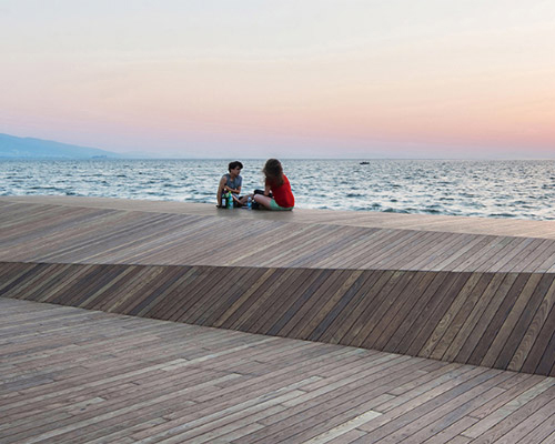 studio evren başbuğ connects bostanlı creek with sunset lounge and wood-clad footbridge