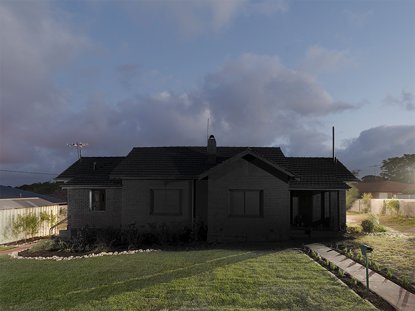 ian-strange-back-to-black-australian-suburbs-designboom-01