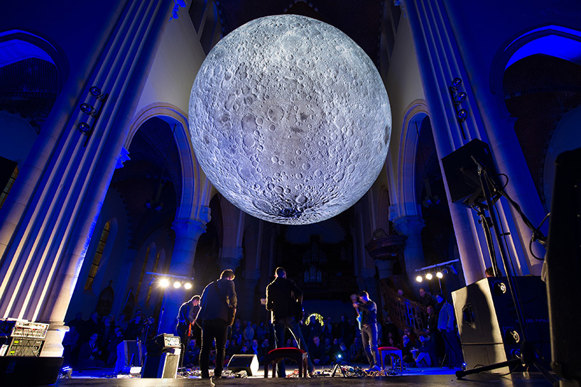 luke-jerram-museum-of-the-moon-designboom-02