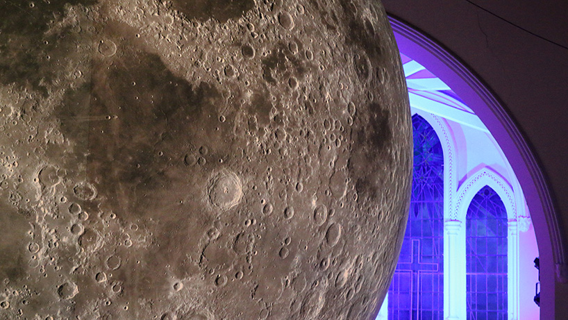 luke-jerram-museum-of-the-moon-designboom-02