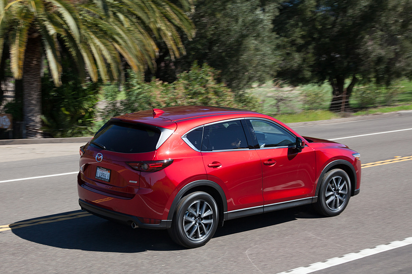 Mazda cr. Mazda CX-5 2017 красный. Мазда CRV. Мазда CR 6. Mazda cx5 vs UAZ.