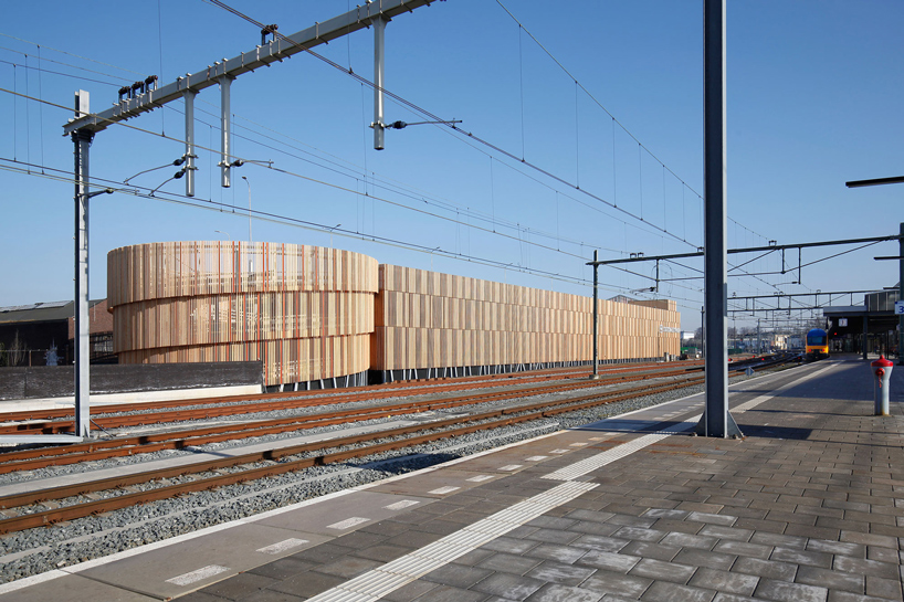 moederscheim-moonen-architects-car-parking-garage-zutphen-the-netherlands-designboom-01