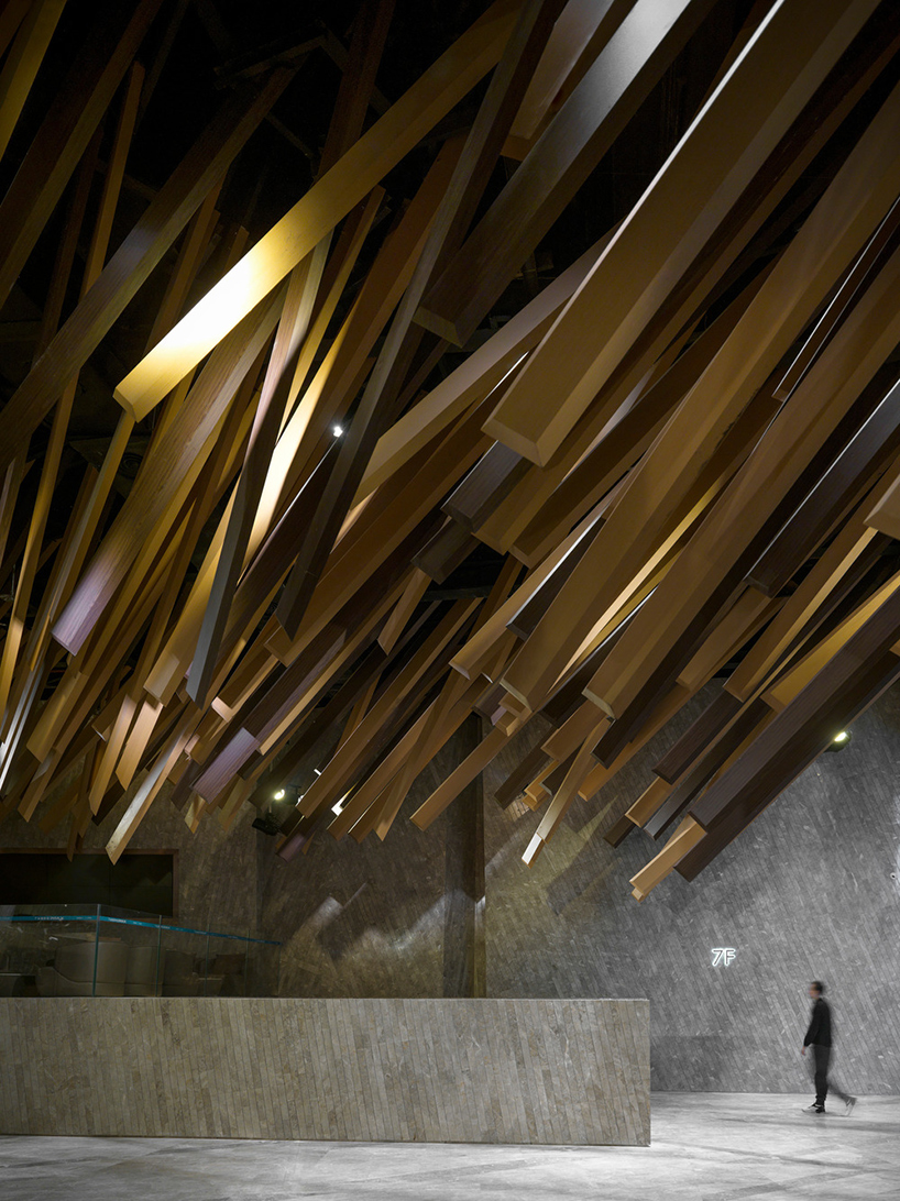 one-plus-partnership-meteor-cinema-guangzhou-china-designboom-02
