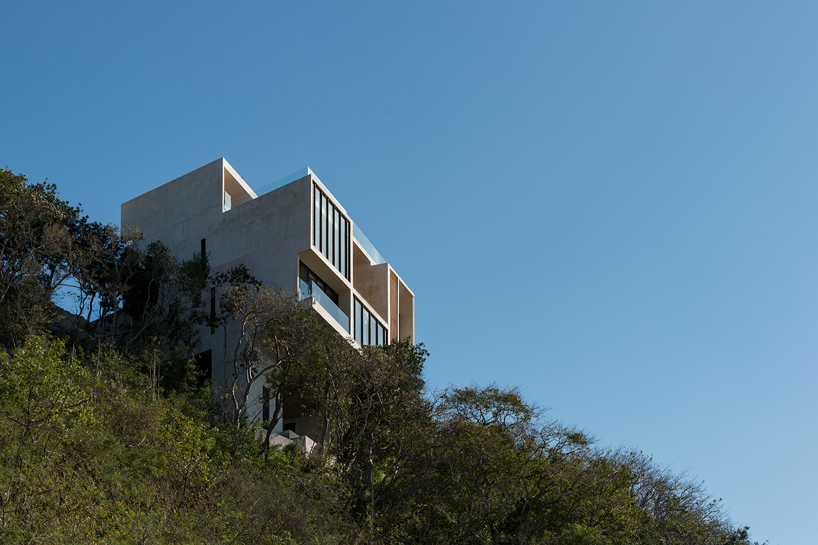 reyes-rios-and-larrain-arquitectos-campeche-country-club-mexico-designboom-01