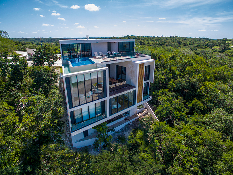 reyes ríos + larraín completes cliff-side home in mexico