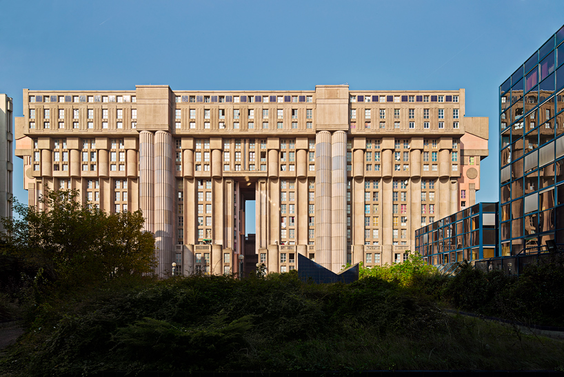 ricardo-bofill-taller-de-arquitectura-les-espaces-d'abraxas-marne-la-vallee-paris-france-designboom-01