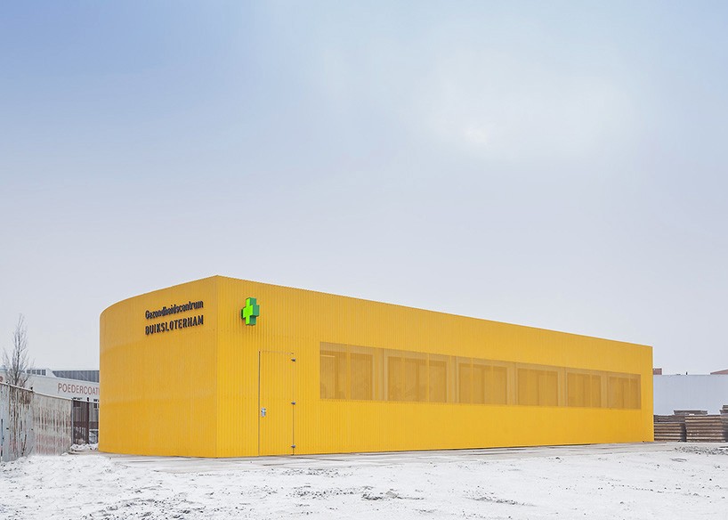space-encounters-temporary-health-center-amsterdam-designboom-02