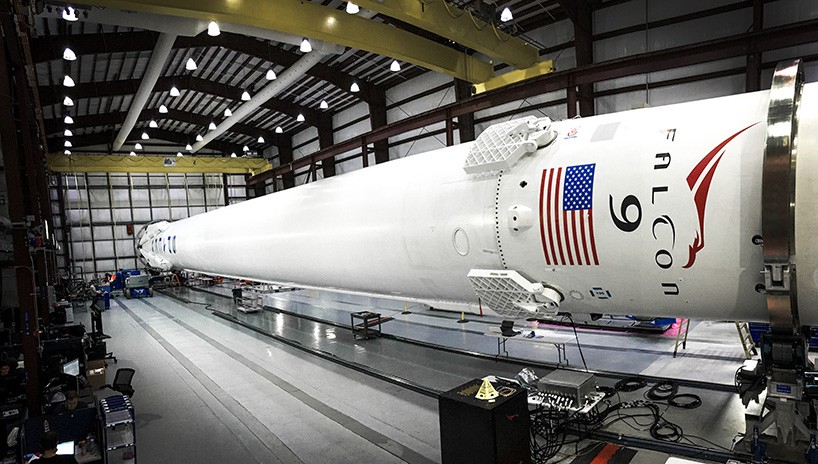 spaceX-falcon9-reusable-rocket-designboom-818-011