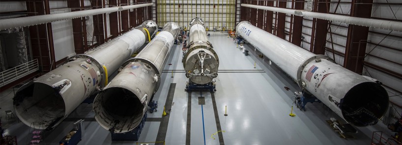 spaceX-falcon9-reusable-rocket-designboom-fullheader