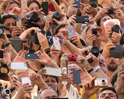 tomotosi documents the phenomenon of mass-producing image data