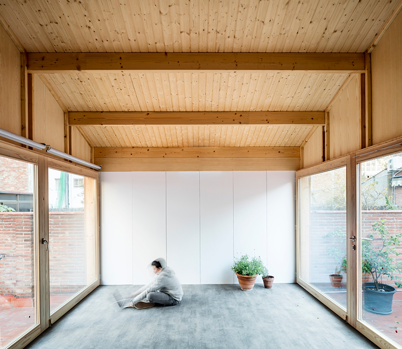 vora-architects-ramon-and-mar's-pavilion-barcelona-designboom-03