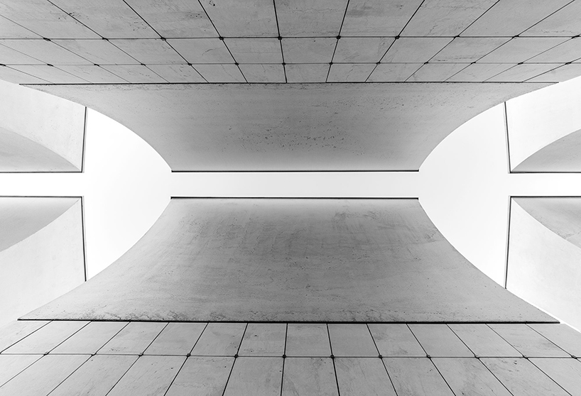 CN10 architects adds concrete and marble pavilion to a cemetery in northern italy