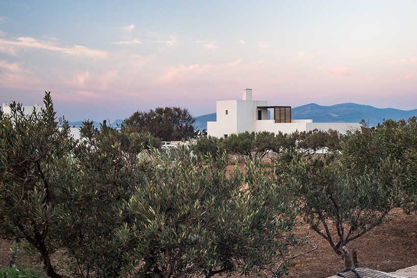Lantavos-Projects-kampos-house-greece-designboom-01