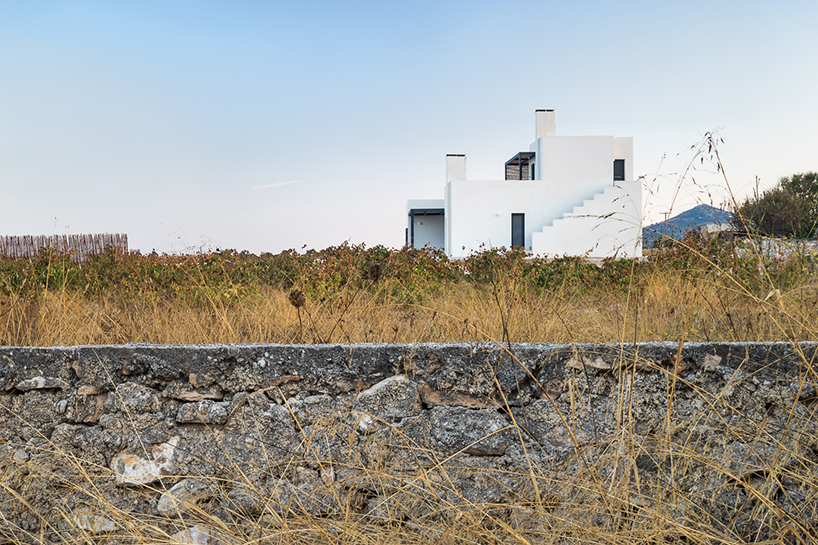 Lantavos-Projects-kampos-house-greece-designboom-02