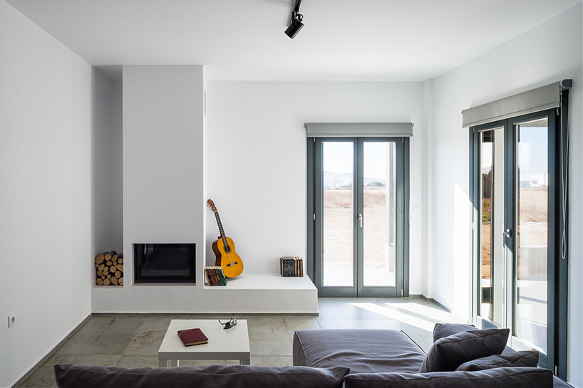 Lantavos-Projects-kampos-house-greece-designboom-02