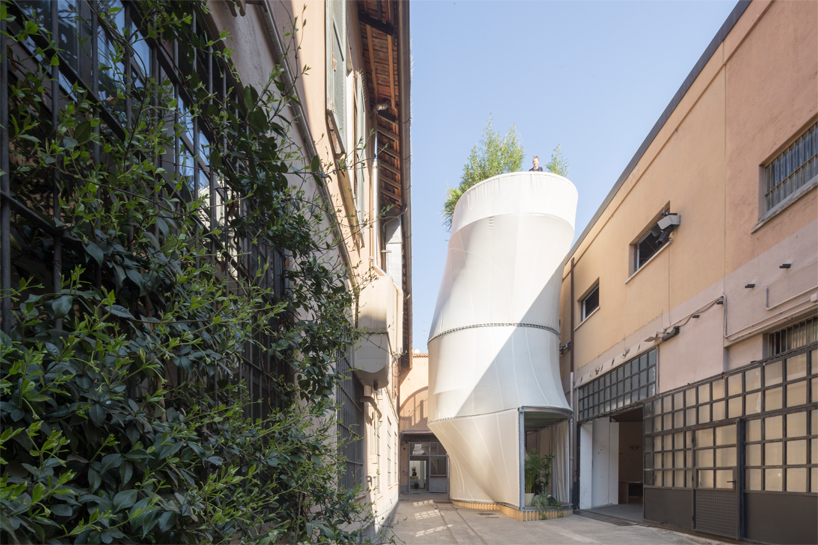 MINI-LIVING-SO-IL-breathe-milan-design-week-designboom02