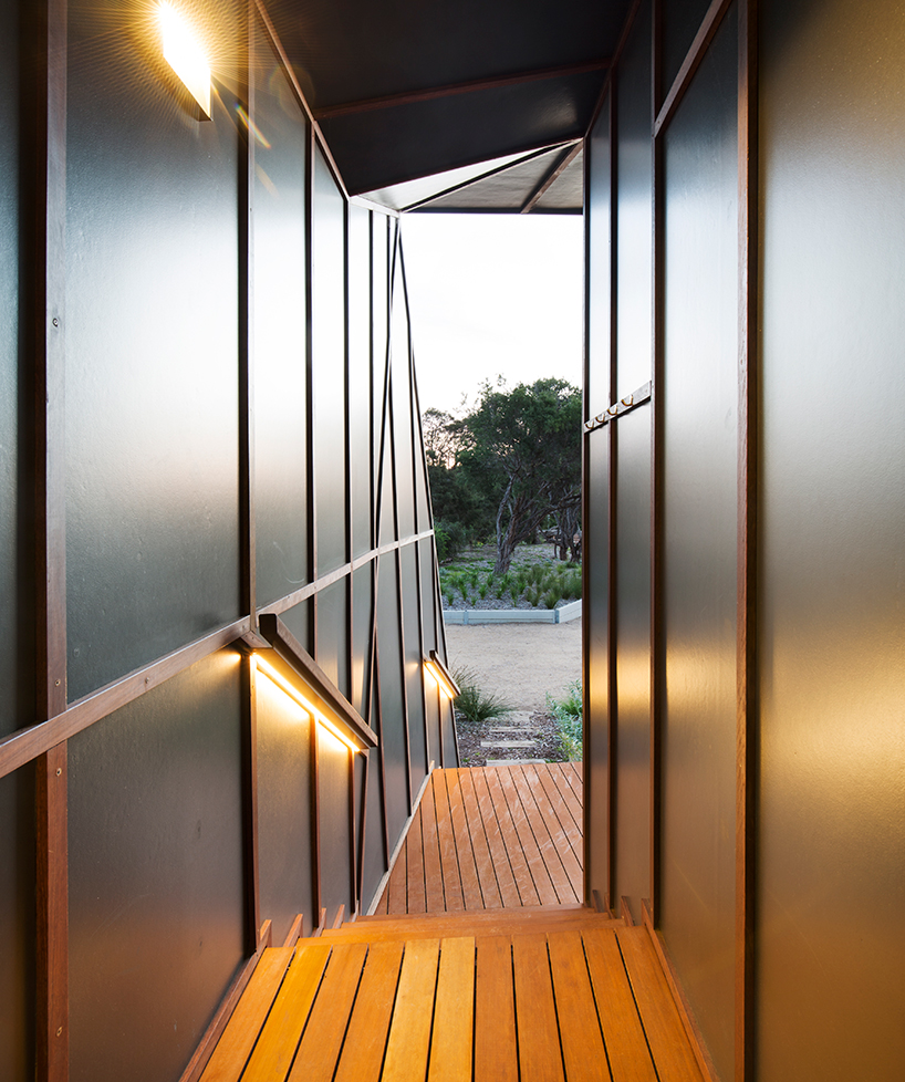 ande-bunbury-architects-zinc-house-australia-designboom-03