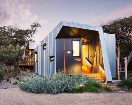 ande bunbury builds a tardis-like beach house in coastal australia