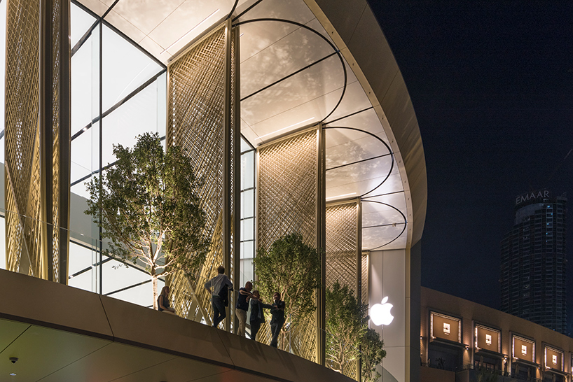 apple dubai mall by foster + partners features giant installation