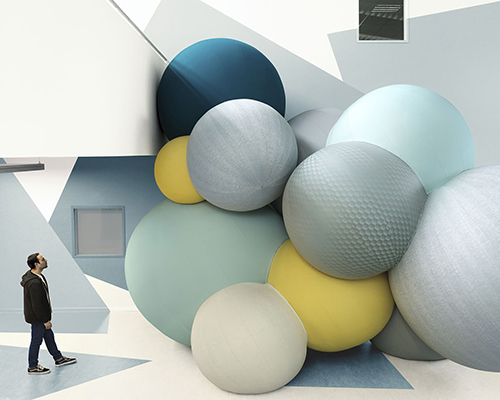 charles pétillon 'invades' milan with massive balloon bundles