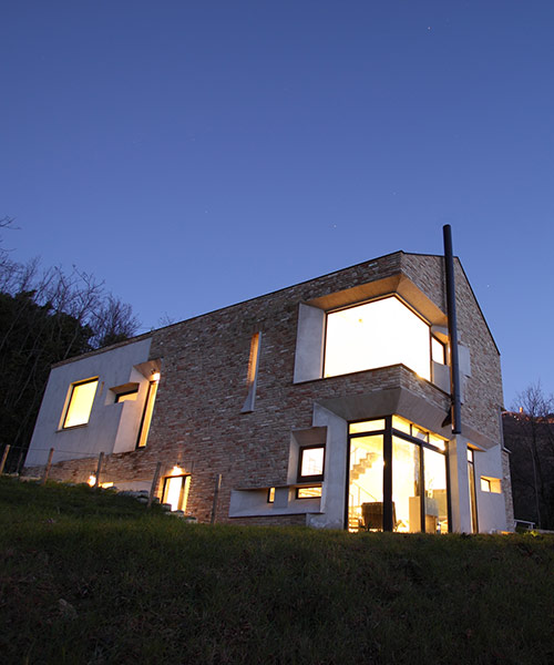 barilari architetti builds stone picture house with concrete frames