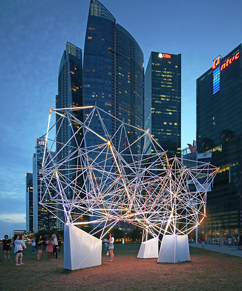 felix raspall + carlos banon light up singapore's marina bay with 3D-printed mesh installation