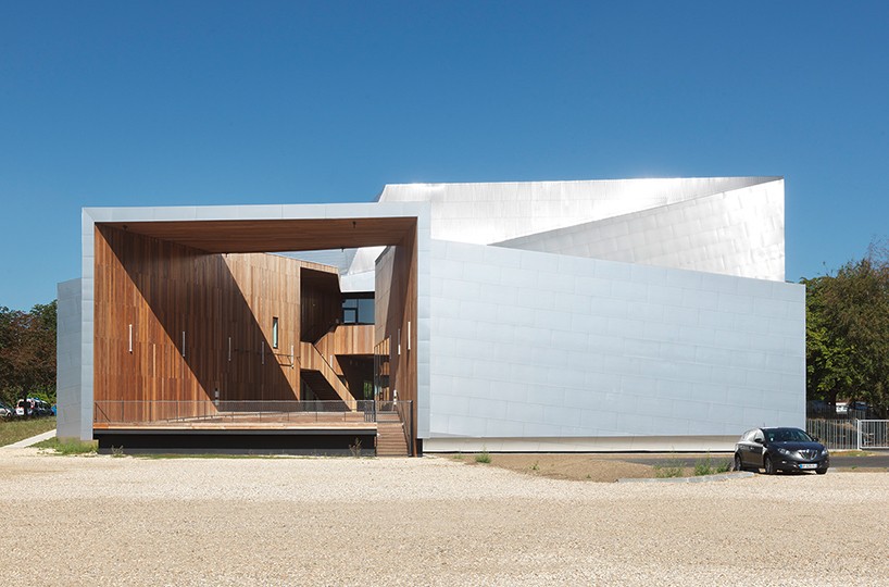 herault-arnod-architectes-modern-music-centre-france-designboom-01