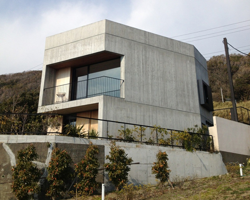 nobuo araki positions weekend house in akiya facing the ocean