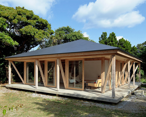 ISSHOarchitects' shinminka house in japan binds the vernacular to technology