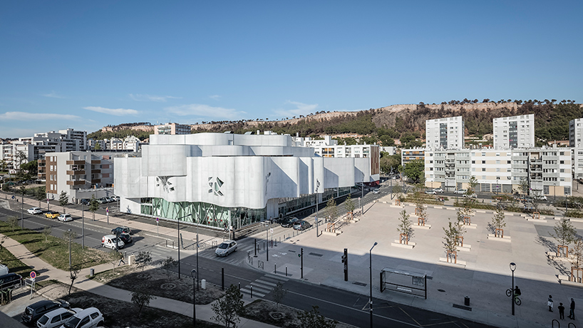 jean-pierre-lott-vitrolles-media-library-les-pins-france-designboom-01