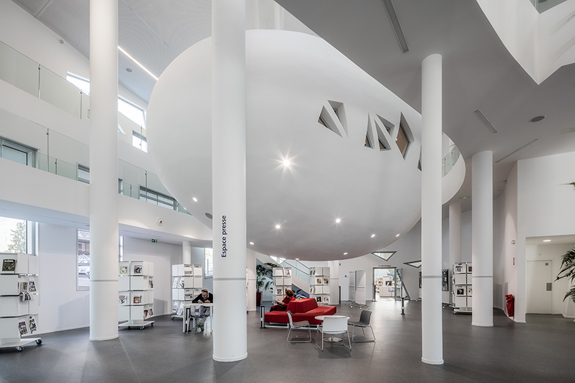 jean-pierre-lott-vitrolles-media-library-les-pins-france-designboom-02