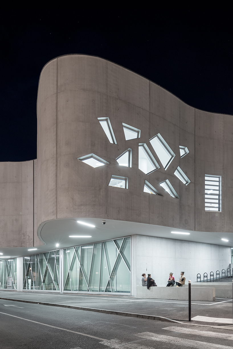 jean-pierre-lott-vitrolles-media-library-les-pins-france-designboom-02
