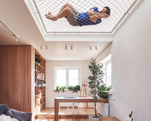 ruetemple adds suspended netting to family home in moscow