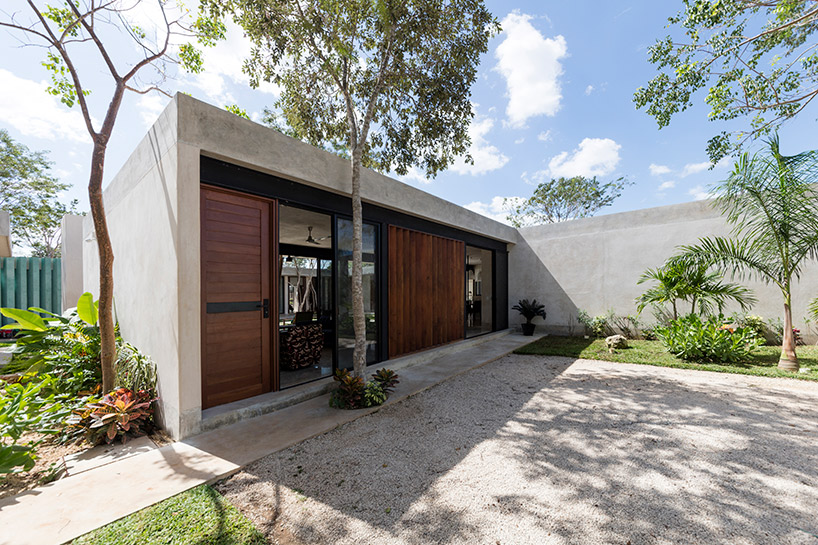 taller estilo blends nature and architecture in mexican house