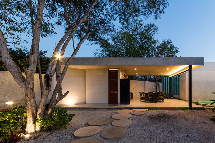 taller estilo blends nature and architecture in mexican house