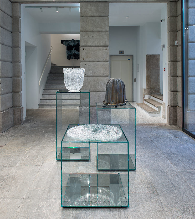 tokujin yoshioka fountain tables glas italia issey miyake milan design week designboom