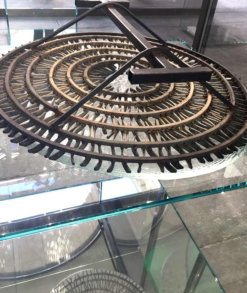 tokujin yoshioka fountain tables glas italia issey miyake milan design week designboom