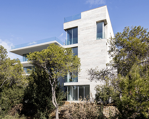 109 architectes builds family residence as four interlinked blocks in lebanon