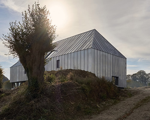 antonin ziegler architecte renovates riverside residence- the barn